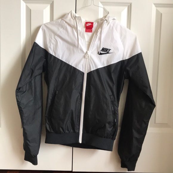Nike Jackets & Blazers - Black and white women’s Nike jacket, size small